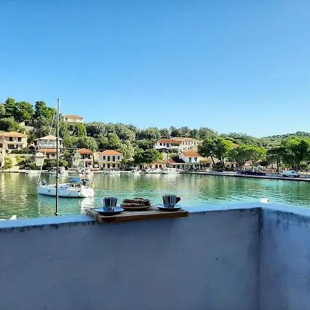 Xaradiotis House - A Modern Away From Casa vacanze Katomerion