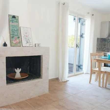 Xaradiotis House - A Modern Away From Feriehus *
