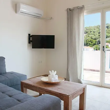Xaradiotis House - A Modern Away From