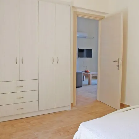 Xaradiotis House - A Modern Away From