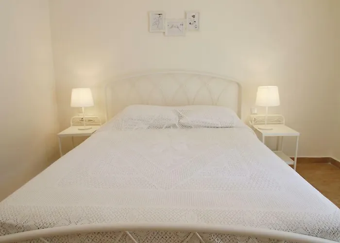 Xaradiotis House - A Modern Away From *